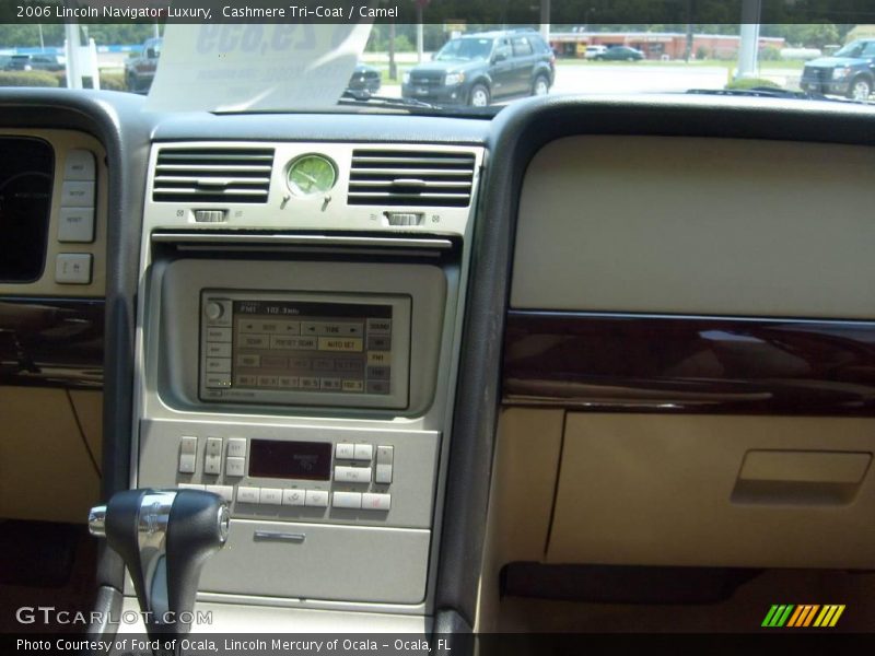 Cashmere Tri-Coat / Camel 2006 Lincoln Navigator Luxury