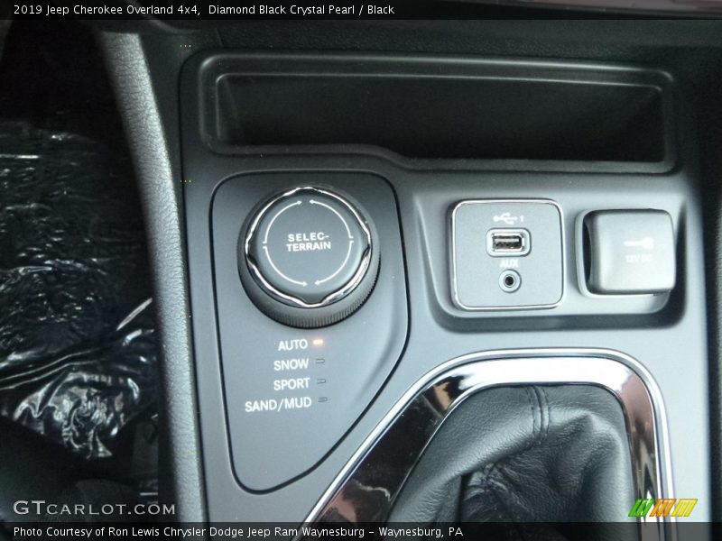 Diamond Black Crystal Pearl / Black 2019 Jeep Cherokee Overland 4x4