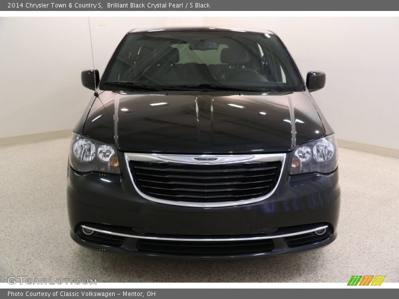 Brilliant Black Crystal Pearl / S Black 2014 Chrysler Town & Country S