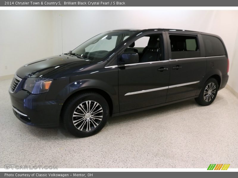 Brilliant Black Crystal Pearl / S Black 2014 Chrysler Town & Country S