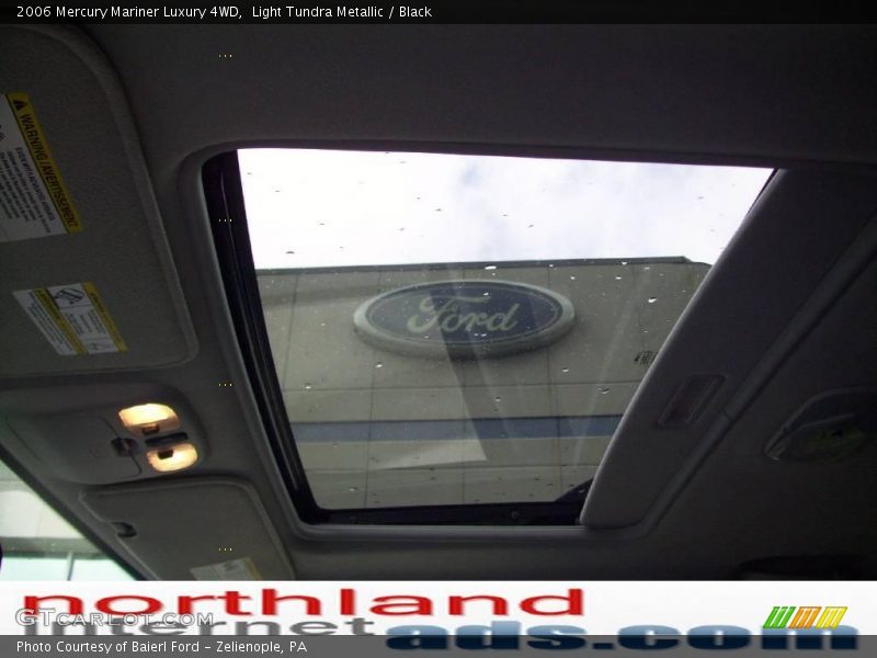 Light Tundra Metallic / Black 2006 Mercury Mariner Luxury 4WD