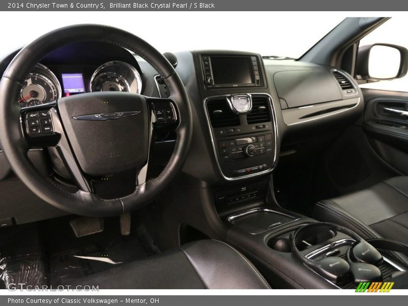 Brilliant Black Crystal Pearl / S Black 2014 Chrysler Town & Country S