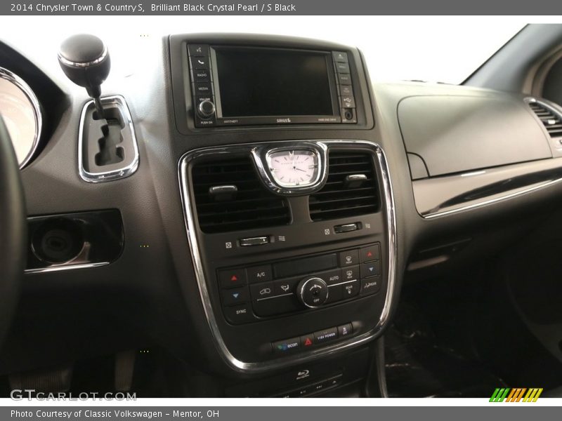 Brilliant Black Crystal Pearl / S Black 2014 Chrysler Town & Country S
