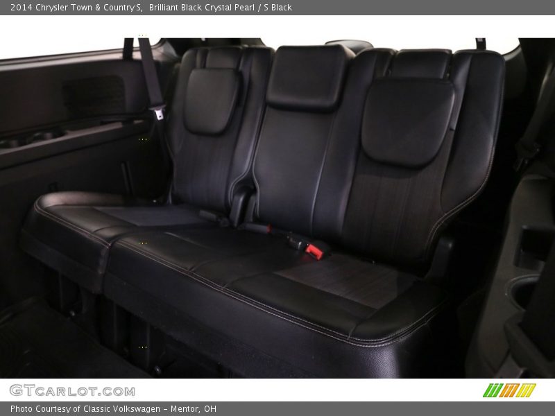 Brilliant Black Crystal Pearl / S Black 2014 Chrysler Town & Country S