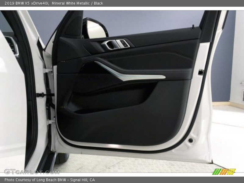 Mineral White Metallic / Black 2019 BMW X5 xDrive40i