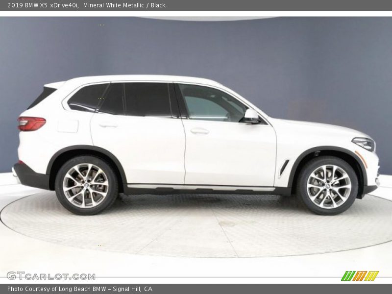 Mineral White Metallic / Black 2019 BMW X5 xDrive40i