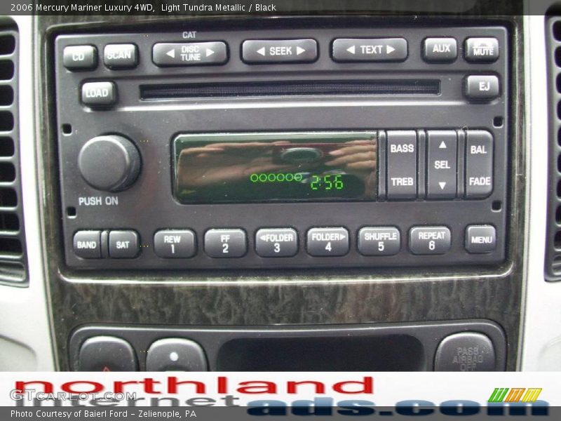 Light Tundra Metallic / Black 2006 Mercury Mariner Luxury 4WD