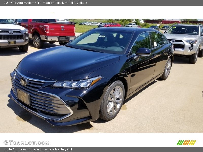 Midnight Black Metallic / Black 2019 Toyota Avalon XLE