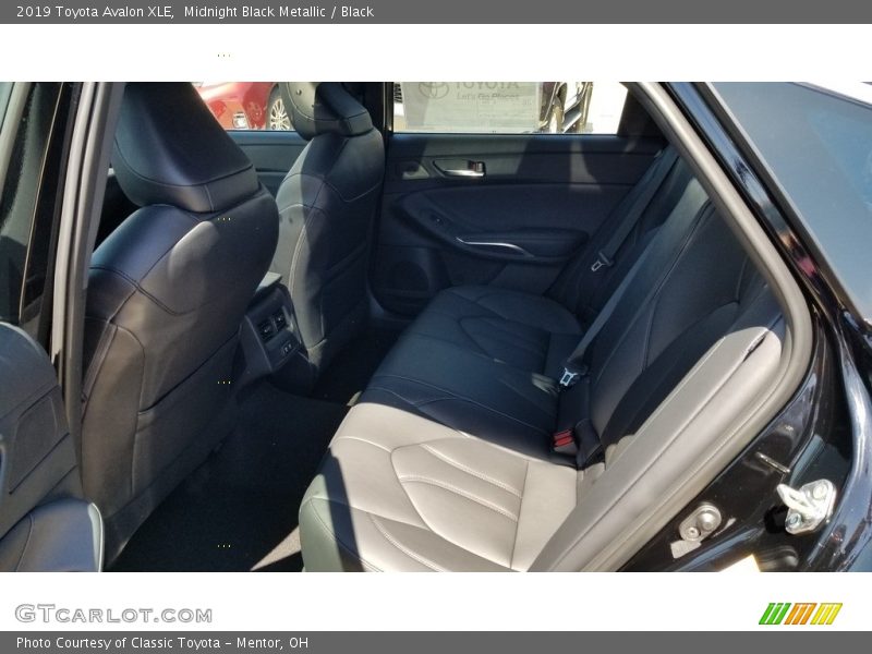 Midnight Black Metallic / Black 2019 Toyota Avalon XLE