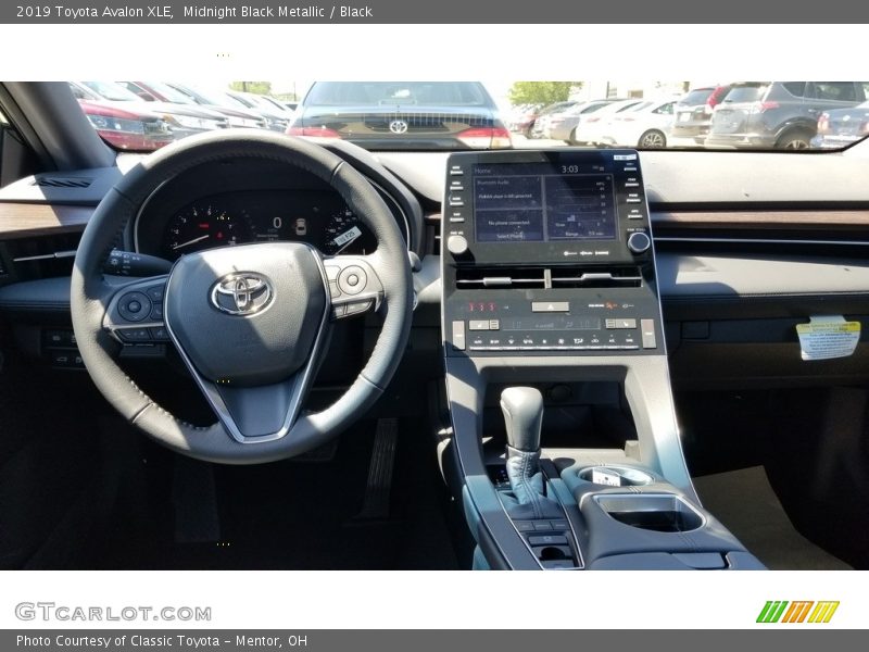 Midnight Black Metallic / Black 2019 Toyota Avalon XLE
