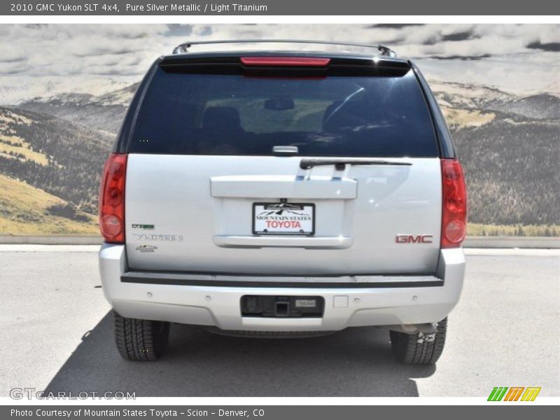 Pure Silver Metallic / Light Titanium 2010 GMC Yukon SLT 4x4