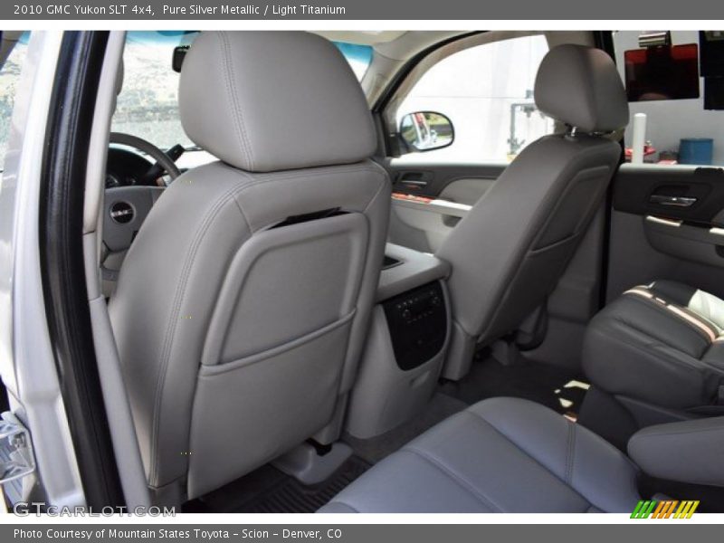 Pure Silver Metallic / Light Titanium 2010 GMC Yukon SLT 4x4