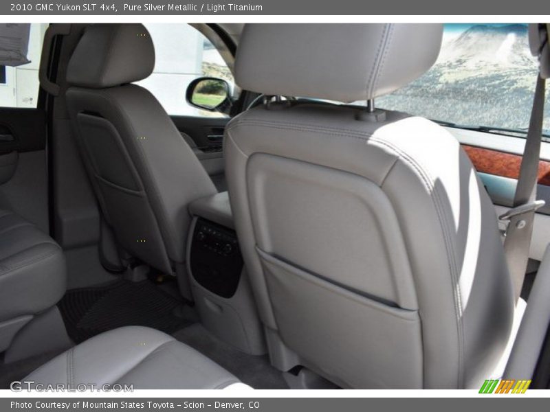 Pure Silver Metallic / Light Titanium 2010 GMC Yukon SLT 4x4