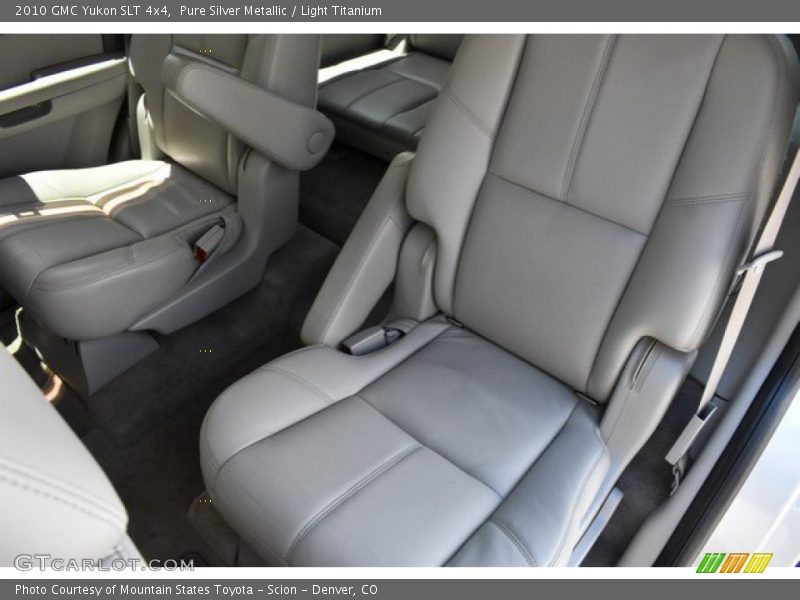 Pure Silver Metallic / Light Titanium 2010 GMC Yukon SLT 4x4