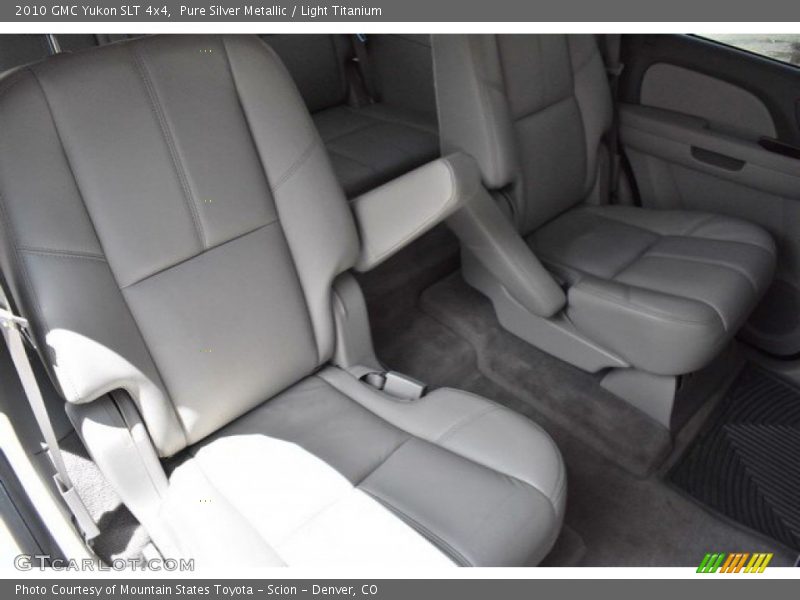 Pure Silver Metallic / Light Titanium 2010 GMC Yukon SLT 4x4