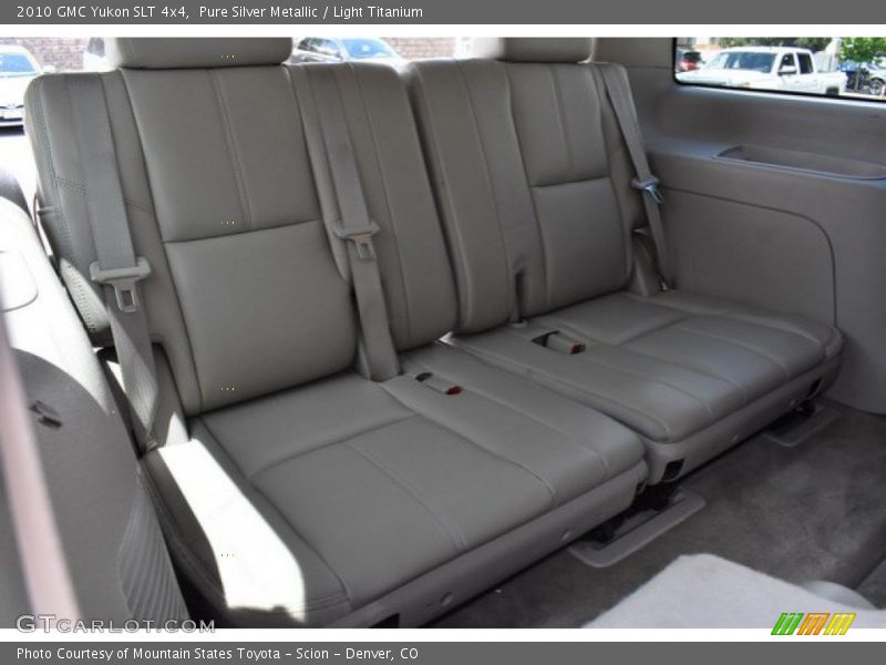 Pure Silver Metallic / Light Titanium 2010 GMC Yukon SLT 4x4