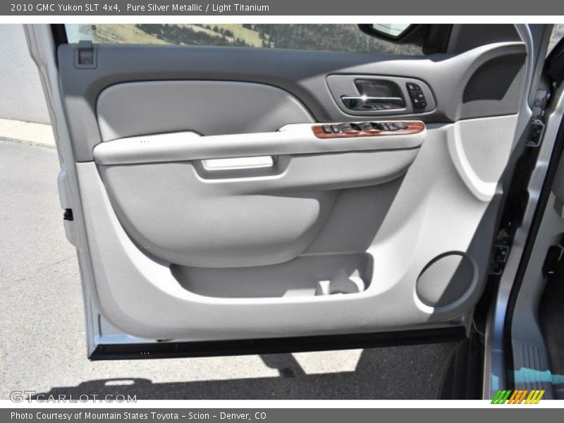 Pure Silver Metallic / Light Titanium 2010 GMC Yukon SLT 4x4