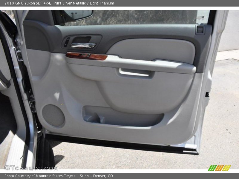 Pure Silver Metallic / Light Titanium 2010 GMC Yukon SLT 4x4