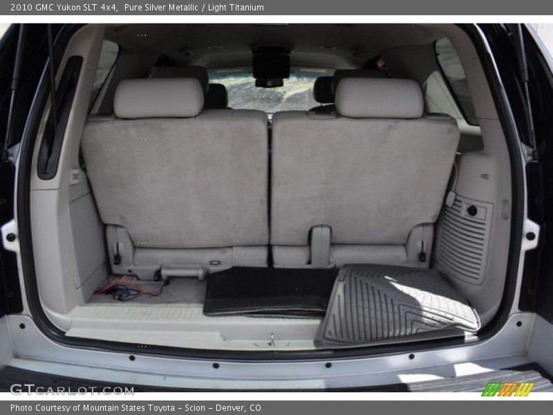 Pure Silver Metallic / Light Titanium 2010 GMC Yukon SLT 4x4