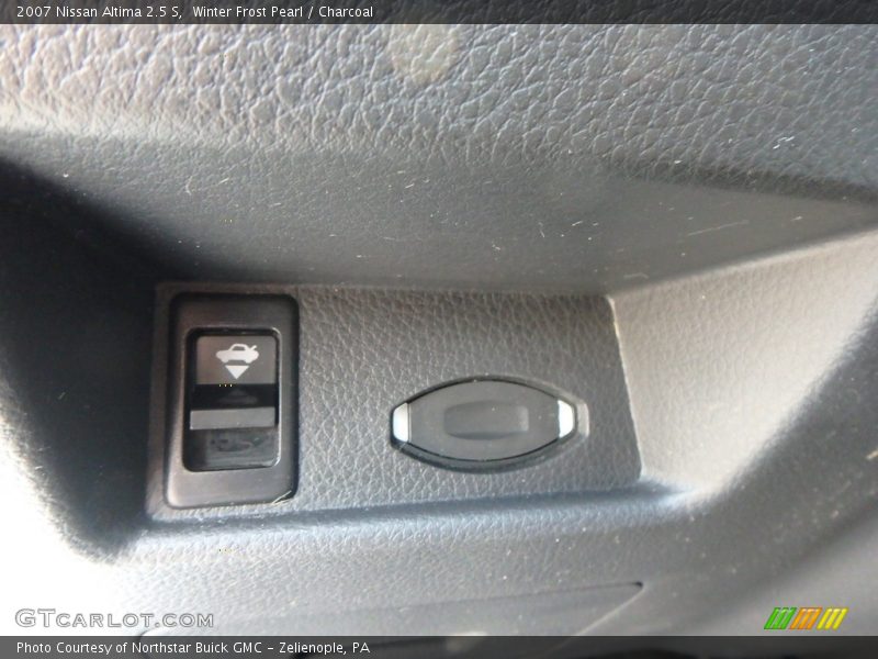 Winter Frost Pearl / Charcoal 2007 Nissan Altima 2.5 S