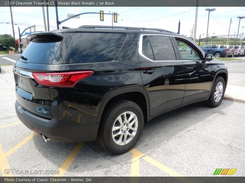 Mosaic Black Metallic / Jet Black 2019 Chevrolet Traverse LT