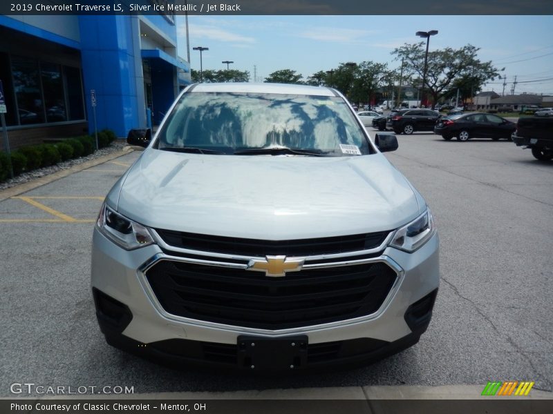 Silver Ice Metallic / Jet Black 2019 Chevrolet Traverse LS