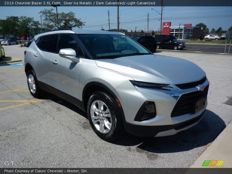 Front 3/4 View of 2019 Blazer 3.6L Cloth