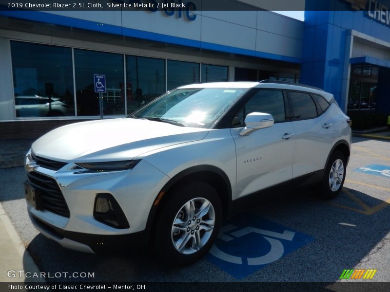 Silver Ice Metallic / Jet Black 2019 Chevrolet Blazer 2.5L Cloth