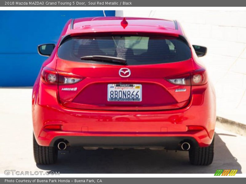 Soul Red Metallic / Black 2018 Mazda MAZDA3 Grand Touring 5 Door