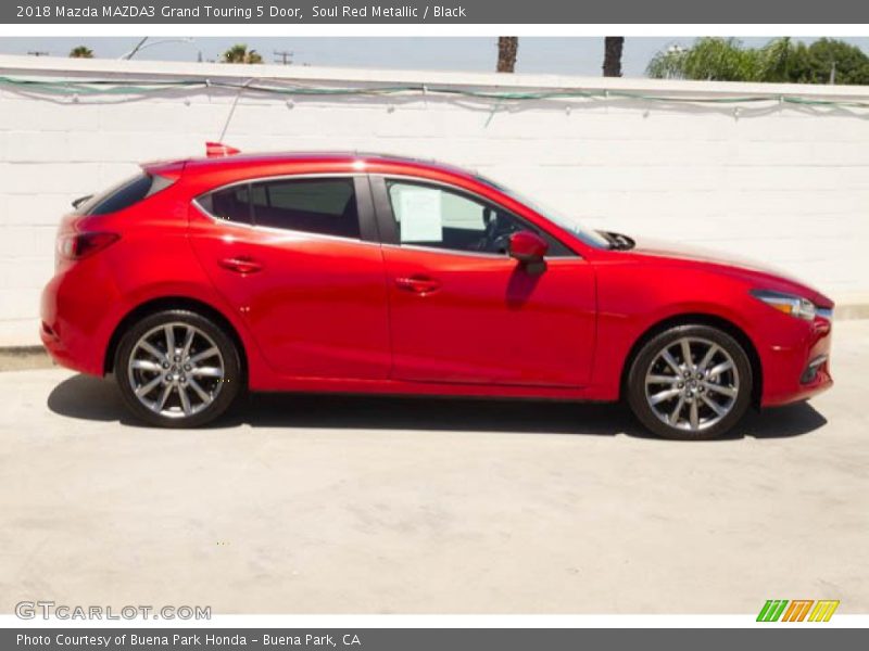 Soul Red Metallic / Black 2018 Mazda MAZDA3 Grand Touring 5 Door