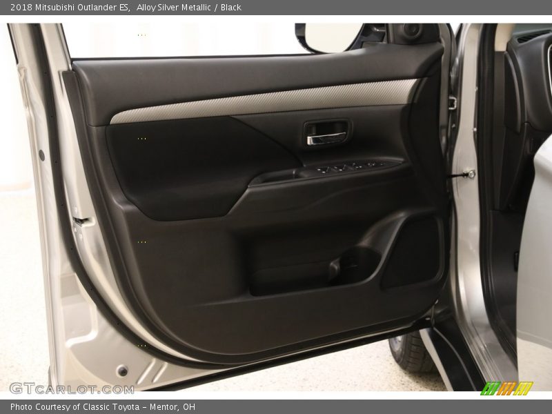 Alloy Silver Metallic / Black 2018 Mitsubishi Outlander ES