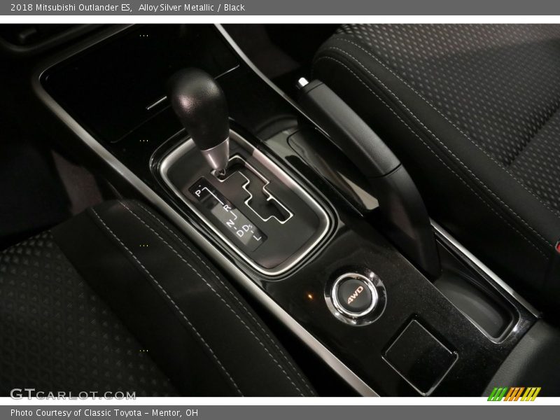Alloy Silver Metallic / Black 2018 Mitsubishi Outlander ES