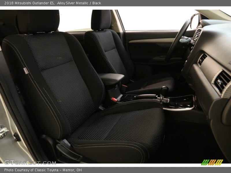 Alloy Silver Metallic / Black 2018 Mitsubishi Outlander ES