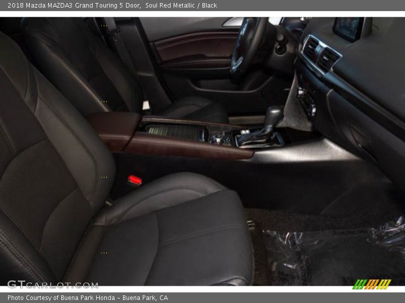 Soul Red Metallic / Black 2018 Mazda MAZDA3 Grand Touring 5 Door