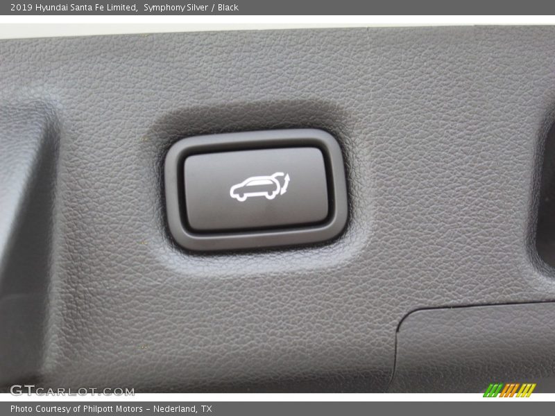 Symphony Silver / Black 2019 Hyundai Santa Fe Limited