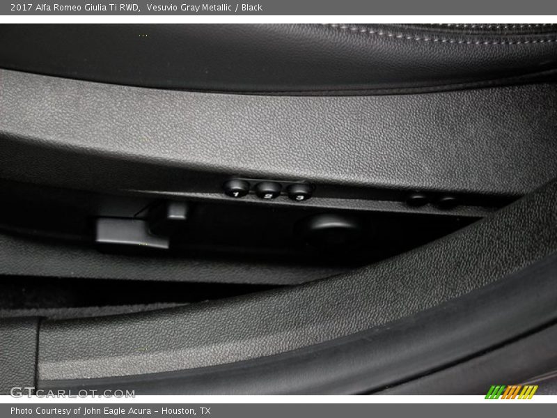 Vesuvio Gray Metallic / Black 2017 Alfa Romeo Giulia Ti RWD