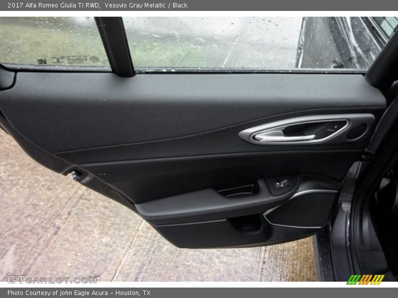 Vesuvio Gray Metallic / Black 2017 Alfa Romeo Giulia Ti RWD