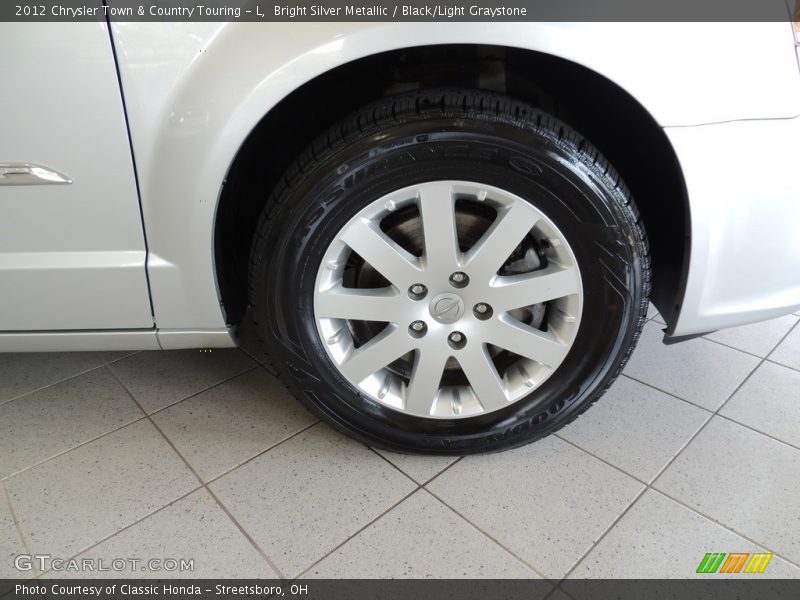 Bright Silver Metallic / Black/Light Graystone 2012 Chrysler Town & Country Touring - L