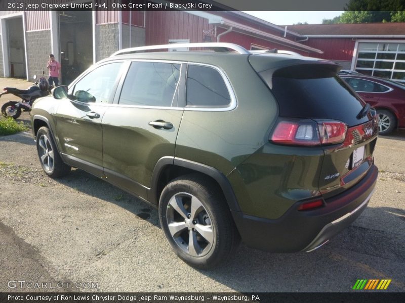 Olive Green Pearl / Black/Ski Grey 2019 Jeep Cherokee Limited 4x4
