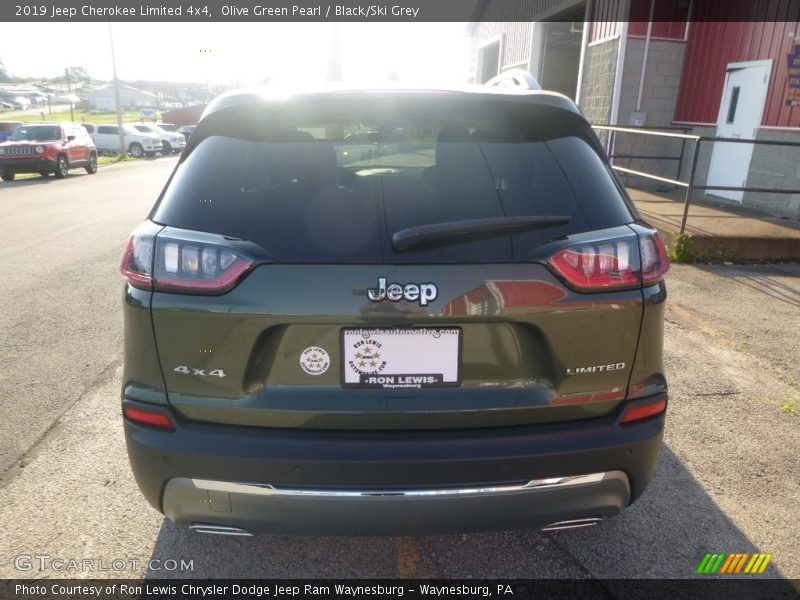 Olive Green Pearl / Black/Ski Grey 2019 Jeep Cherokee Limited 4x4