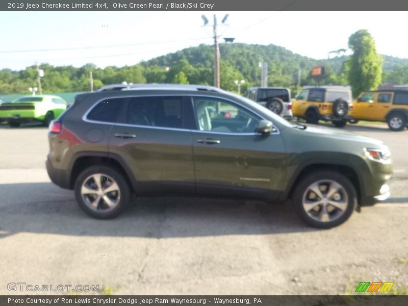 Olive Green Pearl / Black/Ski Grey 2019 Jeep Cherokee Limited 4x4