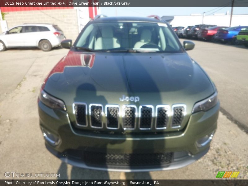 Olive Green Pearl / Black/Ski Grey 2019 Jeep Cherokee Limited 4x4