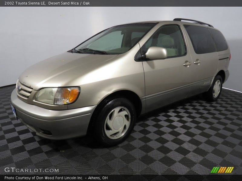 Desert Sand Mica / Oak 2002 Toyota Sienna LE