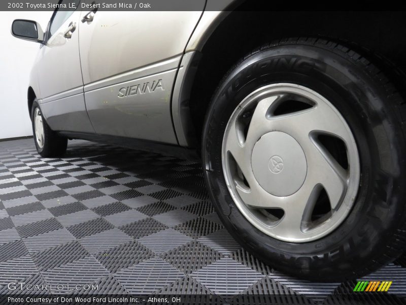 Desert Sand Mica / Oak 2002 Toyota Sienna LE