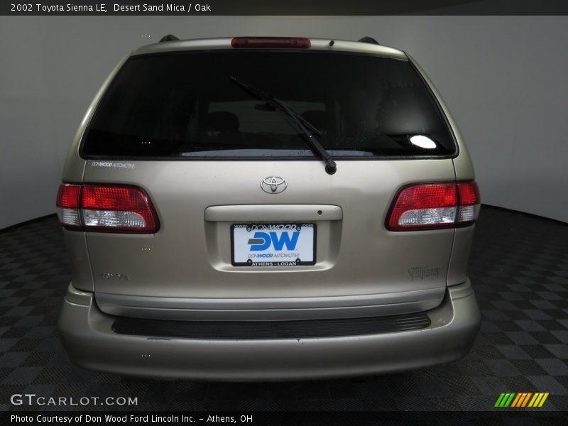 Desert Sand Mica / Oak 2002 Toyota Sienna LE