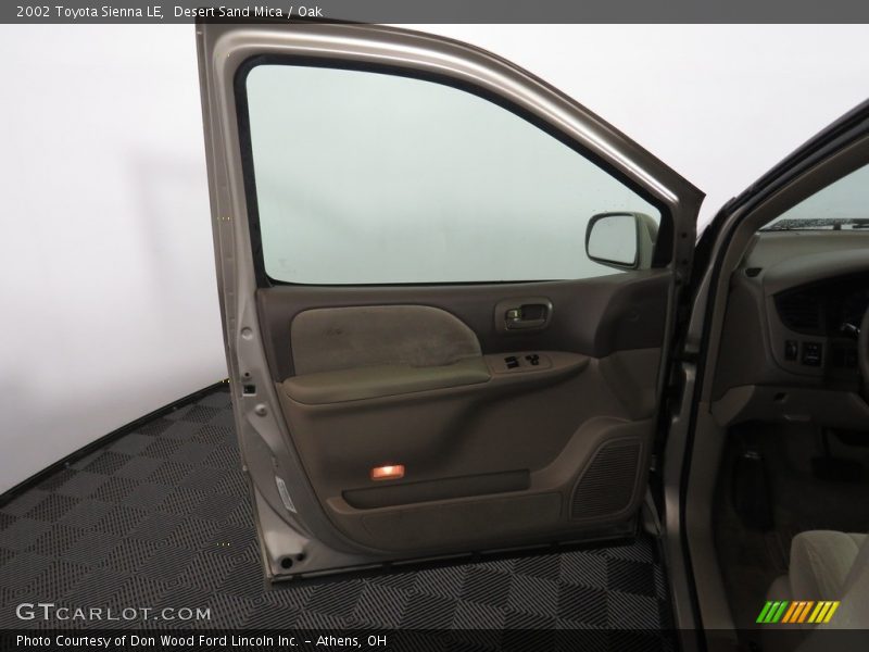 Desert Sand Mica / Oak 2002 Toyota Sienna LE