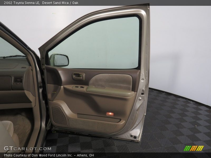 Desert Sand Mica / Oak 2002 Toyota Sienna LE
