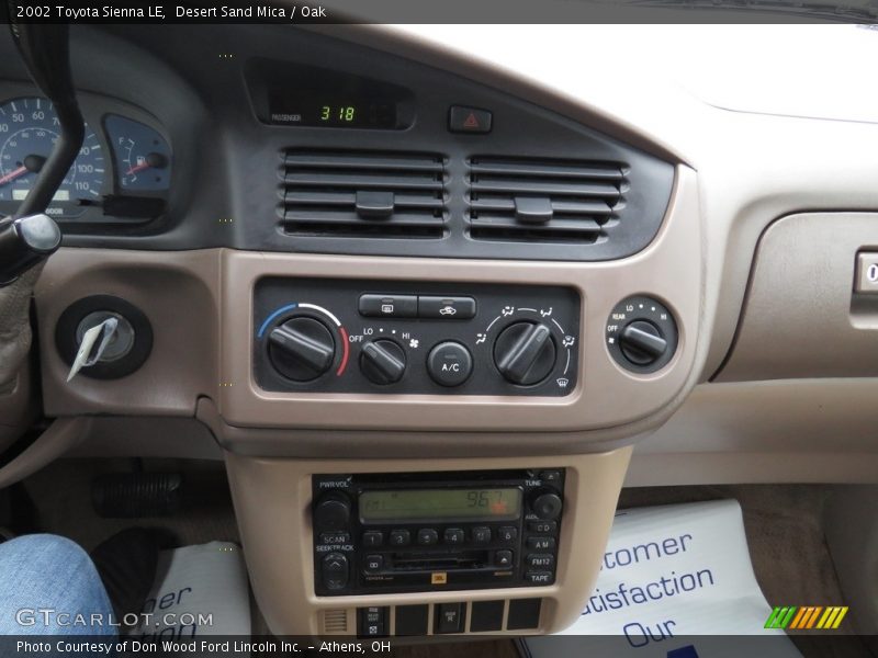 Desert Sand Mica / Oak 2002 Toyota Sienna LE