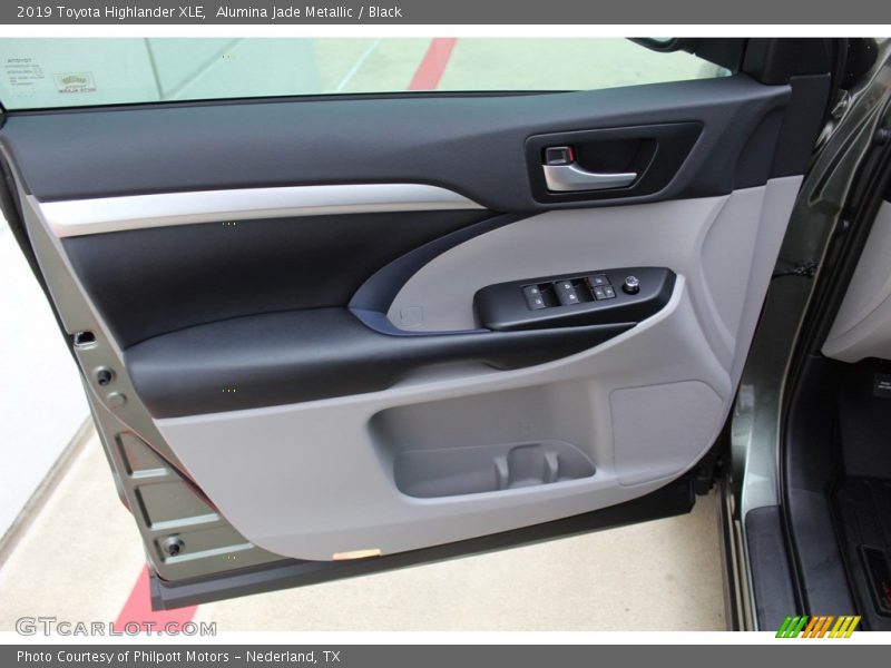 Alumina Jade Metallic / Black 2019 Toyota Highlander XLE