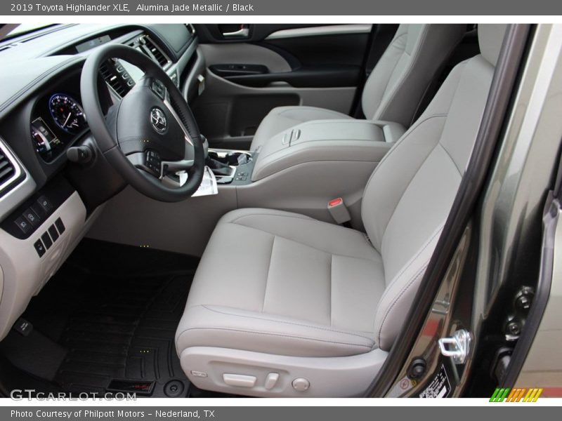 Alumina Jade Metallic / Black 2019 Toyota Highlander XLE
